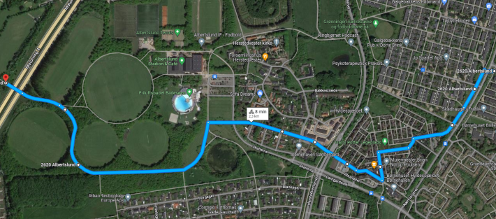 Billede af Google Maps, der viser den nye ruteføring, som er syd om Badesøen